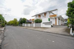 Urbanview Hotel Nimara Ngawi by RedDoorz