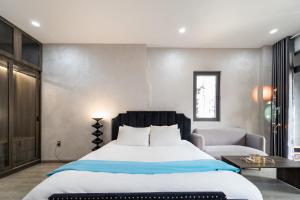 Minimalism Industrial Studio Room - Fox Home