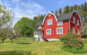 Awesome Home In Sävsjö With Ethernet Internet