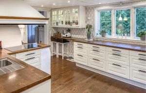 Lovely Home In Gamleby With Wifi