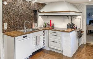 Lovely Home In Gamleby With Wifi