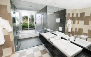 Family Premier Beach Pool Villa Danang