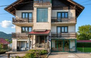 Cozy Apartment In Crni Lug With Sauna