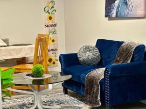 Cozy Private Suite Near Stoney Deerfoot Trails