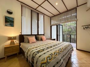 Villa Rumah Oma 6 Bedrooms - Karaoke - BBQ - Kids Playground