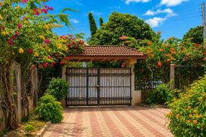 Maisha Garden Home at Ununio Beach