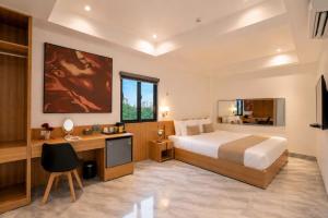E13 Hotel & Apartment Mỹ Đình