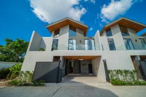 rain palm villas V3