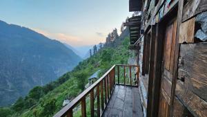 Parvatis Lap Villa & Hostel