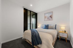 Stylish 1-Bedroom Gem a 6-Minute Walk to Westfield with Parking