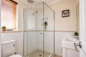 Warm & Spacious South West Getaway