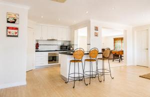 Warm & Spacious South West Getaway