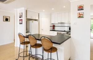 Warm & Spacious South West Getaway