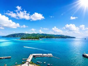 JQ Tropical Coastal Retreat