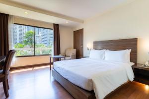 Journeyhub Sukhumvit 26, Bangkok - Formerly St James Hotel