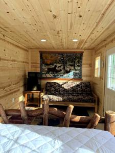 Cozy Cabin with Fire Pit & Mountain View Getaways in Newland, North Carolina