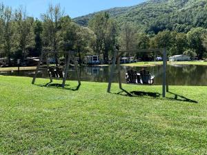 Cozy Cabin with Fire Pit & Mountain View Getaways in Newland, North Carolina