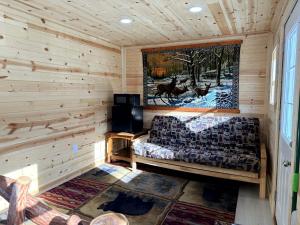 Cozy Cabin with Fire Pit & Mountain View Getaways in Newland, North Carolina