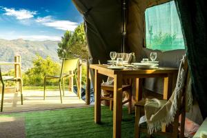 Scenic Safari Glamping Escape with Cávado River Views near Peneda-Gerês in Ventosa, Portugal