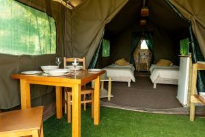 Scenic Safari Glamping Escape with Cávado River Views near Peneda-Gerês in Ventosa, Portugal