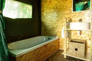 Scenic Safari Glamping Escape with Cávado River Views near Peneda-Gerês in Ventosa, Portugal