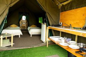 Scenic Safari Glamping Escape with Cávado River Views near Peneda-Gerês in Ventosa, Portugal