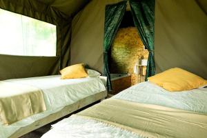 Scenic Safari Glamping Escape with Cávado River Views near Peneda-Gerês in Ventosa, Portugal