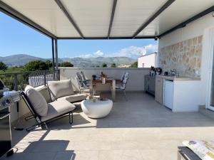 New Apartment Doktor Jan with Rooftop and Sea View Ciovo