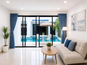 Monalisa pararise pool hotel