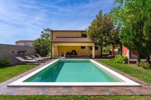 Private Villa My Way with Heated Pool Near Omiš