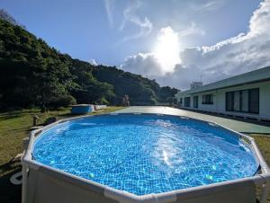 W Pickleball 300,平米 5 bedrooms, 4 bathrooms, quiet in the forest, 4 minutes to Nabe Beach, BBQ, free pool