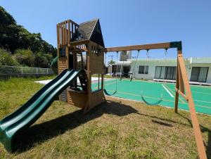 W Pickleball 300,平米 5 bedrooms, 4 bathrooms, quiet in the forest, 4 minutes to Nabe Beach, BBQ, free pool