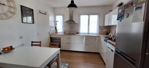 Spacieux appartement F3 avec parking, au calme, vue mer et proche plages
