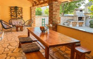 Stunning Home In Kosinozici With Wifi
