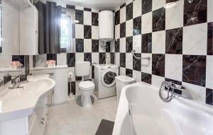 Stunning Home In Kosinozici With Wifi