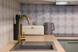 RETRO STATiON APARTMENT