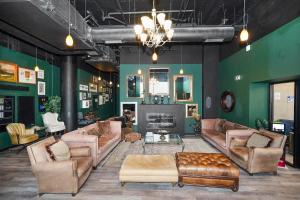 McCormick Place Beautiful 2BR Apartment with Optional Parking Sleeps up to 8 Near Soldier Field, Grant Park and Lakefront Trail