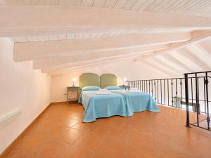 Residence With a Private Beach Free Sun Bed And Umbrellas