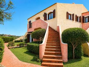 Residence With a Private Beach Free Sun Bed And Umbrellas