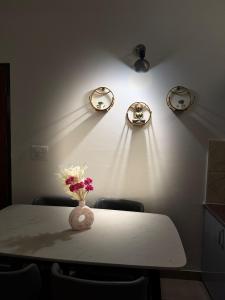 Shri Gauri Kunj Divine Stay Near Prem Mandir