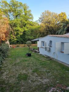 NOUVEAU - Logement insolite ! Maison en bord de rivière