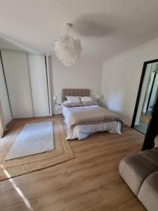 NOUVEAU - Logement insolite ! Maison en bord de rivière