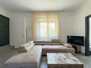 Princessa Apartments by Tsopozidis