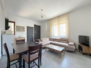 Princessa Apartments by Tsopozidis