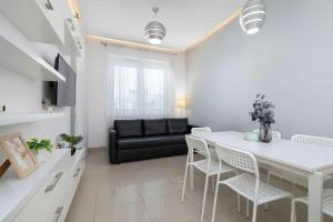 Air-Conditioned Two Bedroom Family Apartment by Noclegi Renters