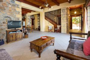 Villa Kimothoe with Private Pool, only 20 min to Elafonissi Beach