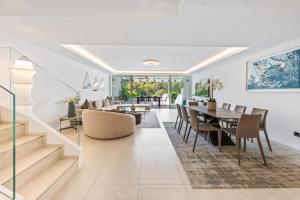 Luxury 5-Bedroom Townhouse in Puente Romano