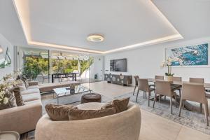 Luxury 5-Bedroom Townhouse in Puente Romano