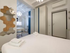 Xenia Milan - Studio in Via Mercato 24