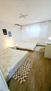 Large 2BR Apartment near Hongdae, Mangwon Market & Han River, 6 Guests